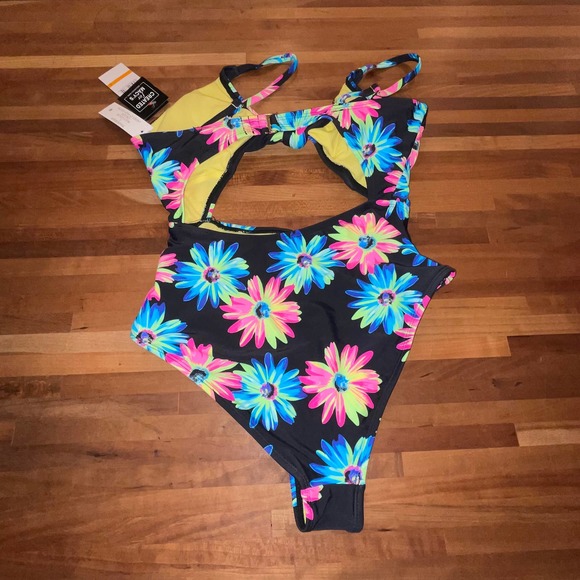 California Waves Juniors' Gerber Daisy Knotted Cutout One-Piece Swimsuit Small - Picture 6 of 10